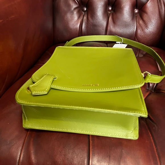 VAVVOUNE
Pear Green Riya Leather Shoulder Bag In At Nordstrom - Picture 3 of 9